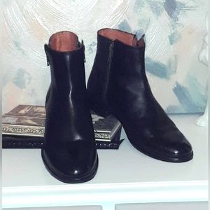 Womens FRYE Carlie Zip Boots Size 8 w/ MILITARY POLISH